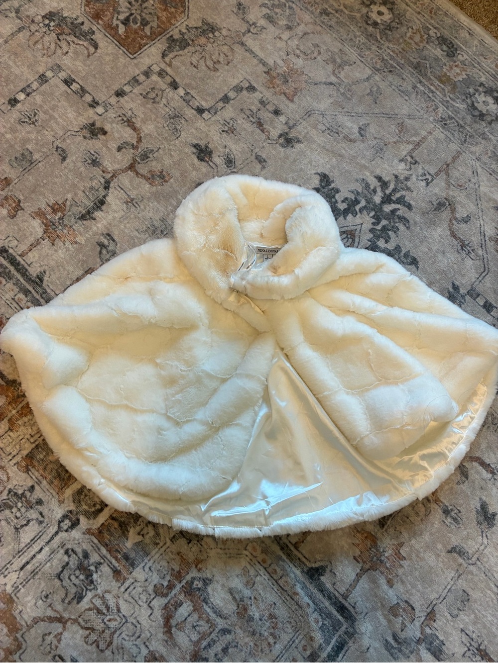 Nina Leonard Cream Faux Fur Capelet